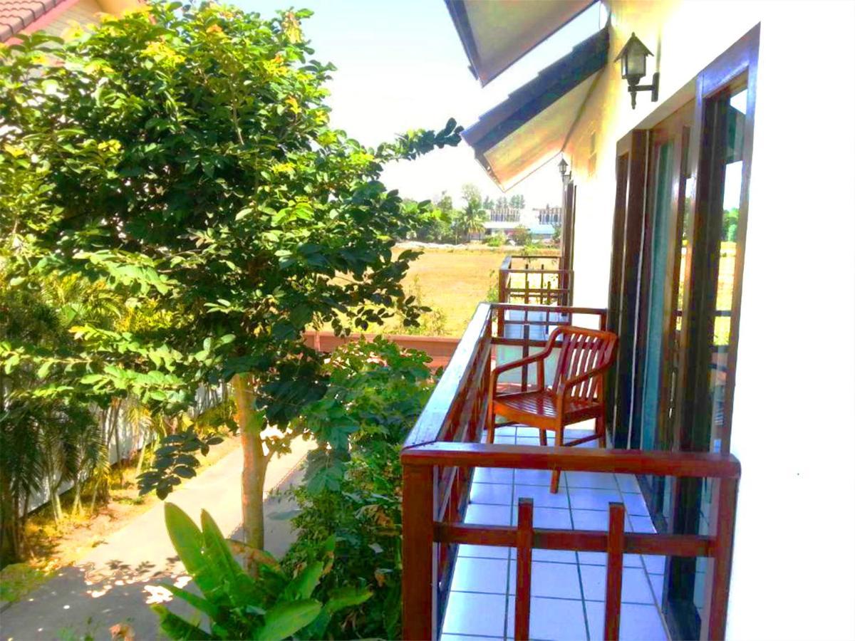 Thong Paeka Hotel Prasat Екстериор снимка