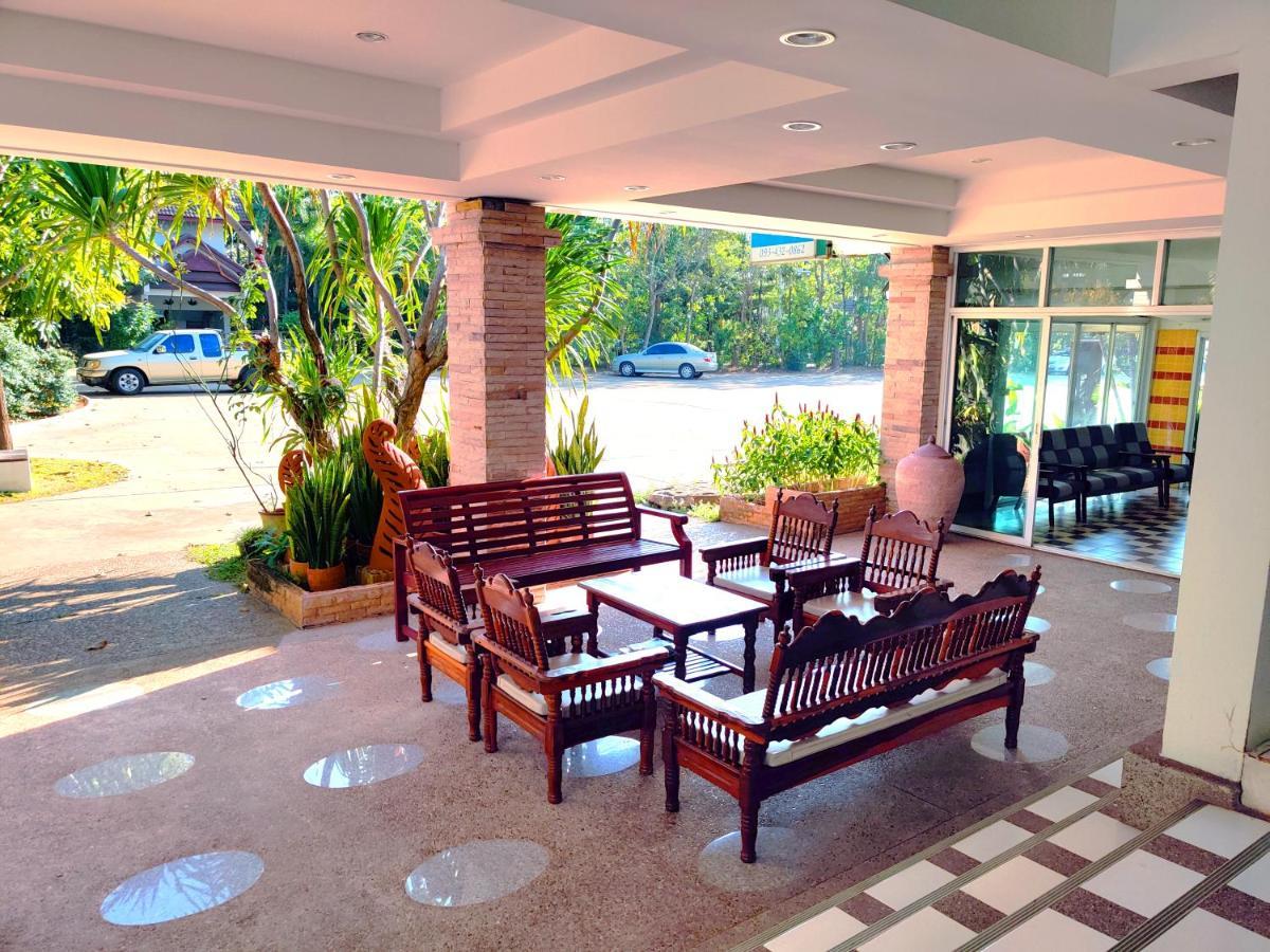 Thong Paeka Hotel Prasat Екстериор снимка