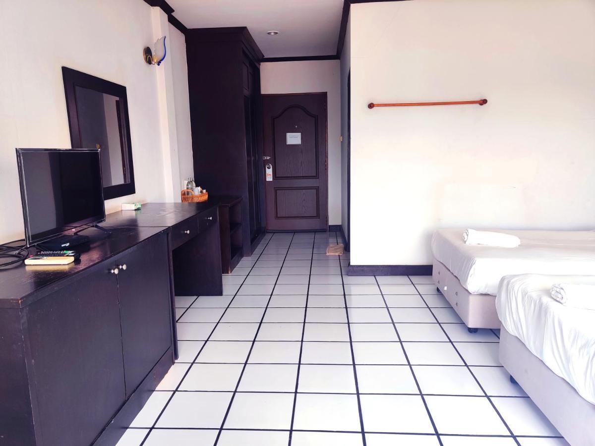 Thong Paeka Hotel Prasat Екстериор снимка