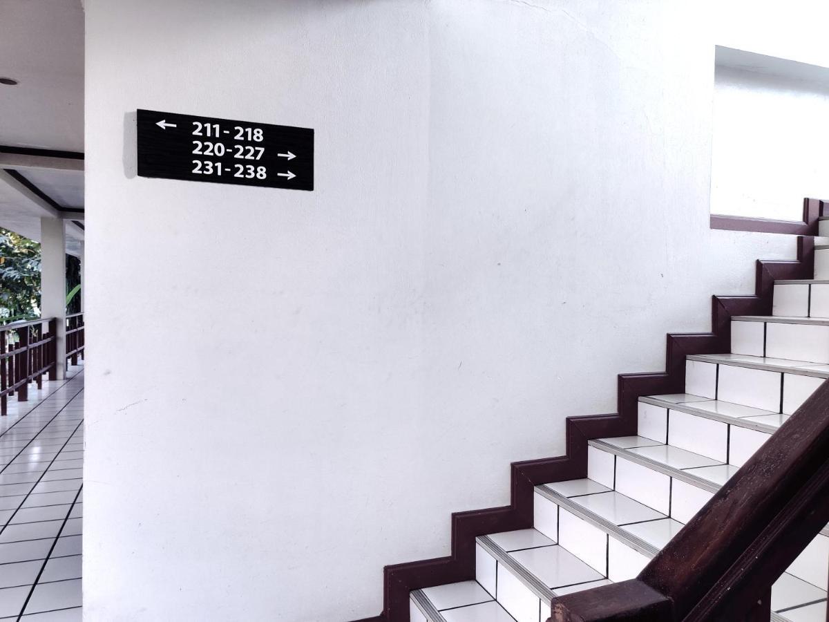 Thong Paeka Hotel Prasat Екстериор снимка