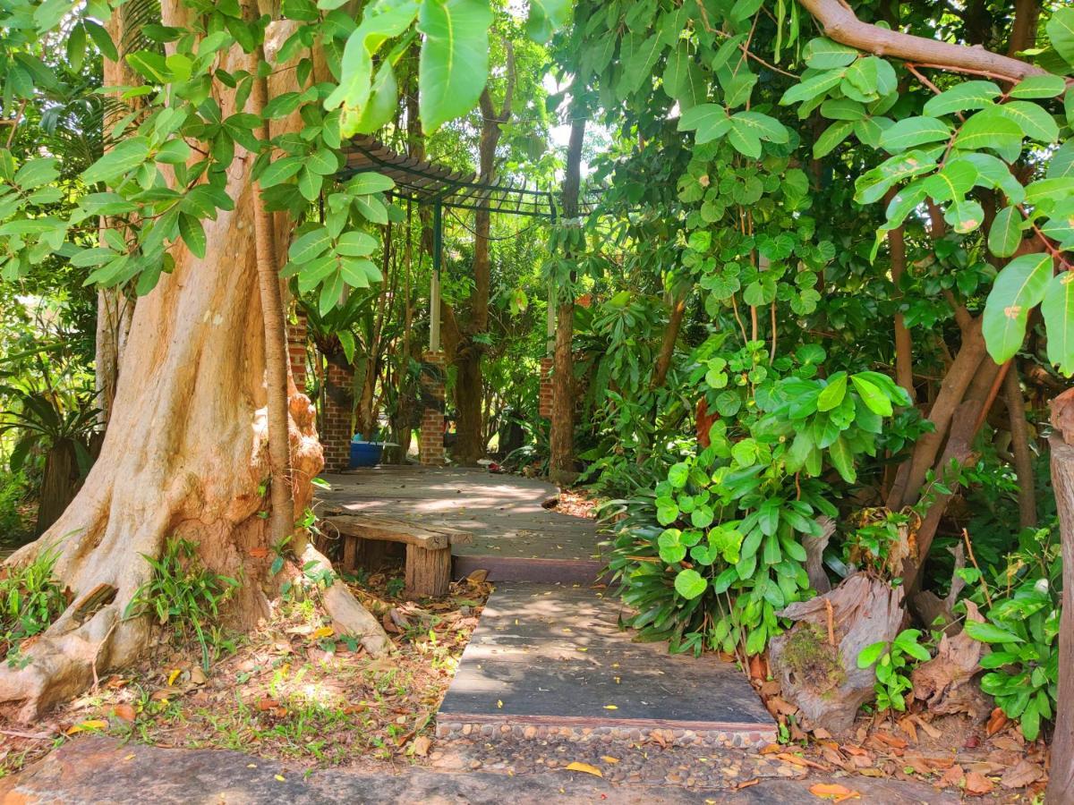 Thong Paeka Hotel Prasat Екстериор снимка