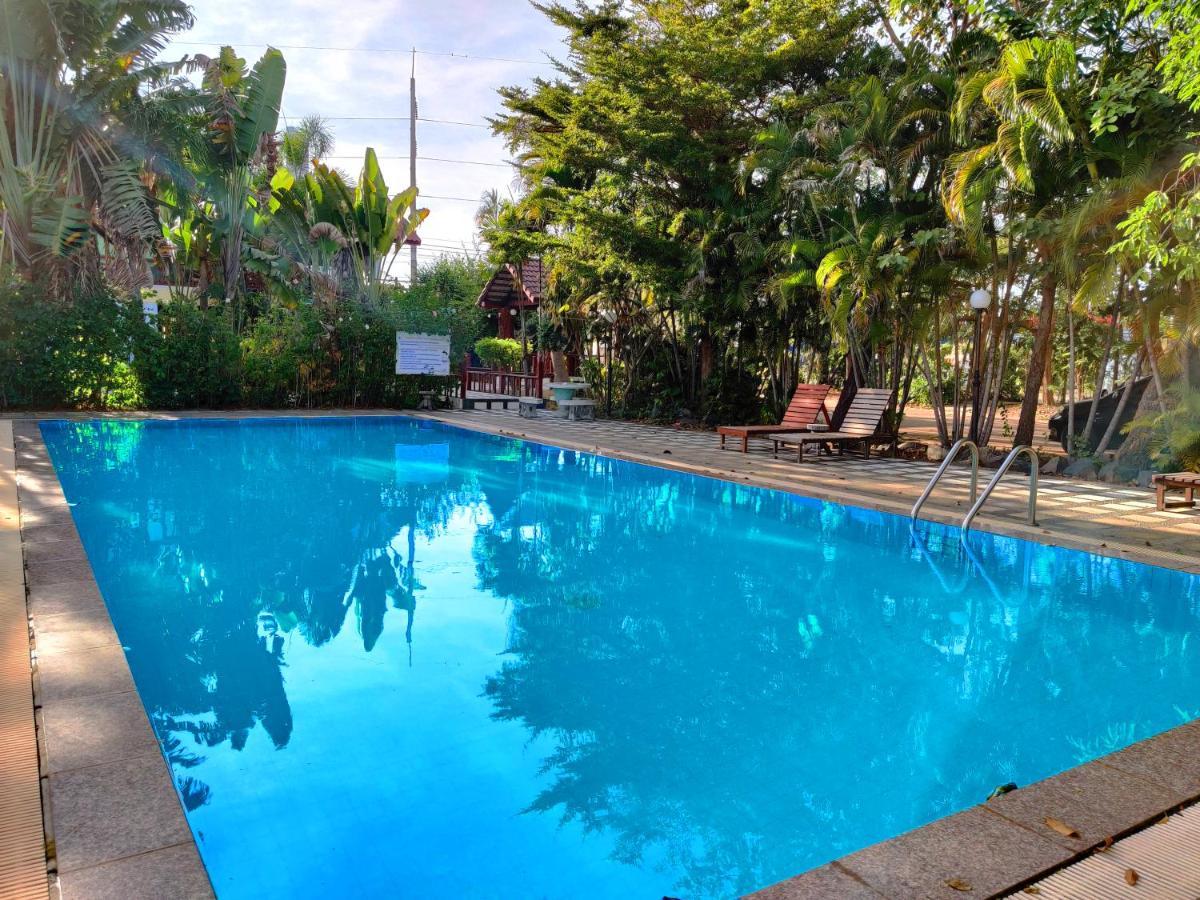 Thong Paeka Hotel Prasat Екстериор снимка