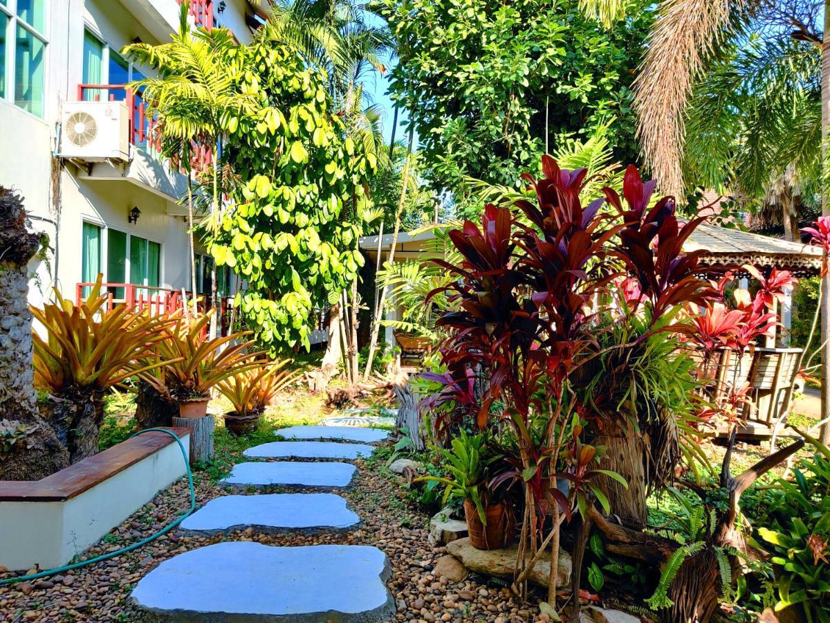 Thong Paeka Hotel Prasat Екстериор снимка