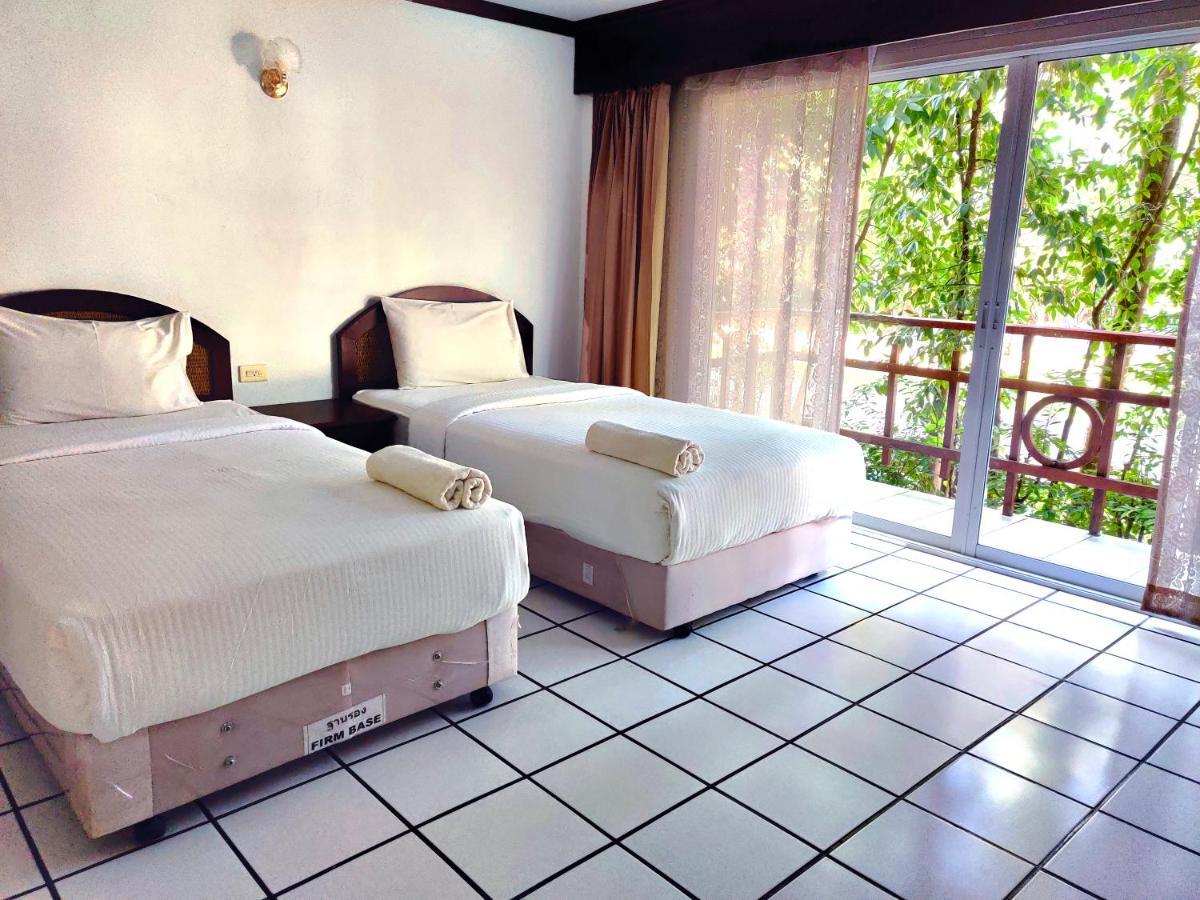Thong Paeka Hotel Prasat Екстериор снимка