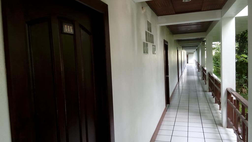 Thong Paeka Hotel Prasat Екстериор снимка