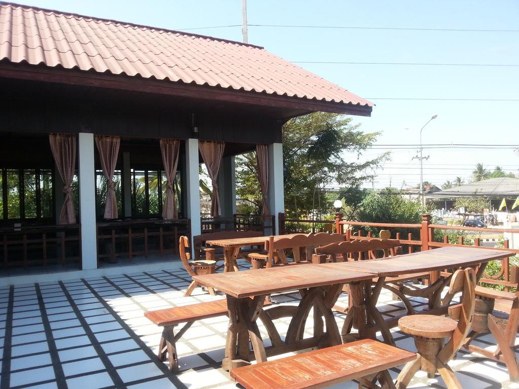 Thong Paeka Hotel Prasat Екстериор снимка